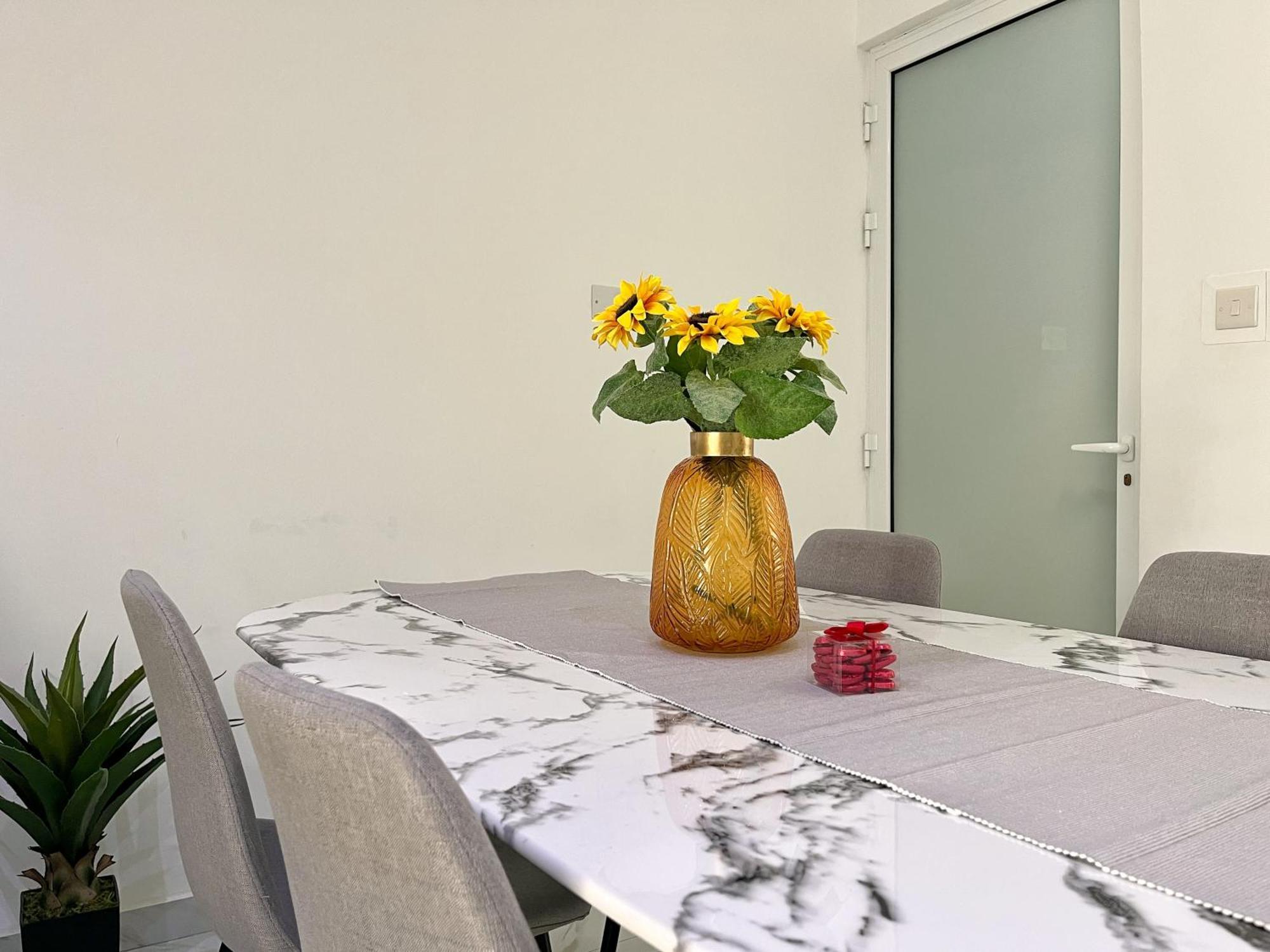 Marina Apartments Msida Extérieur photo